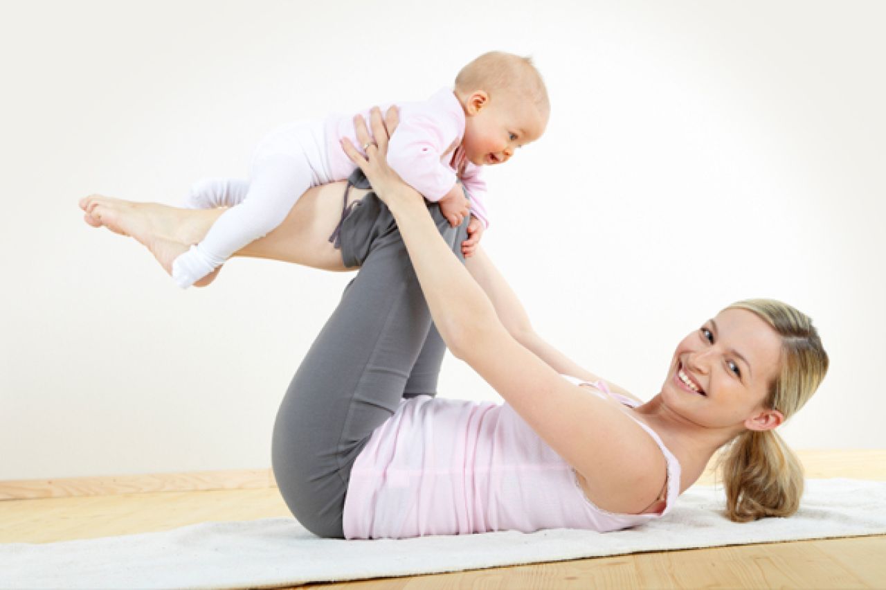 Pilates dla mam – ćwiczenia na płaski brzuch po porodzie!