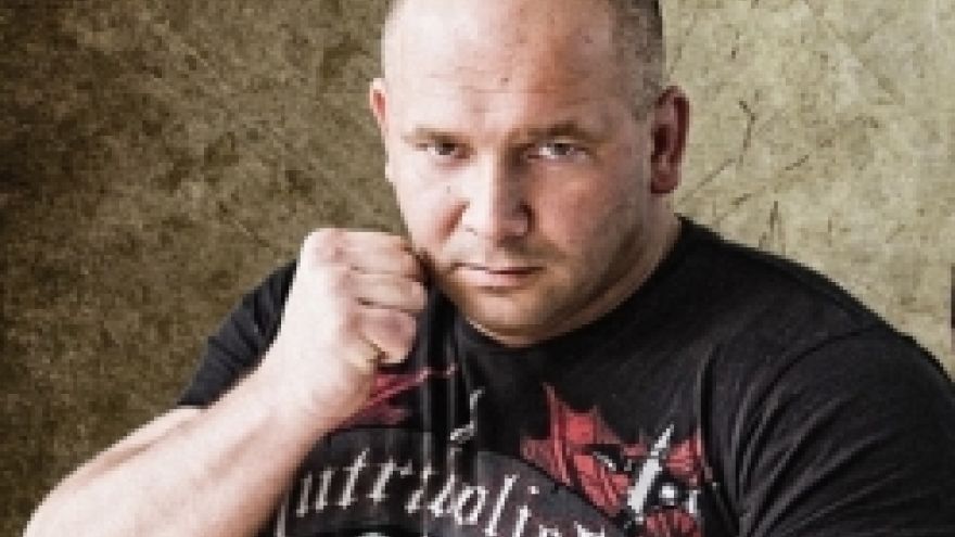 Strongman Kamil Bazelak - sportowiec z sercem do walki