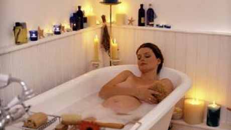 Prysznic czy kąpiel – jak dbać o higienę w ciąży?