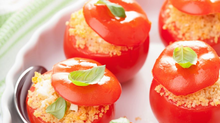Zdrowe jedzenie Pomidory nadziewane kuskusem