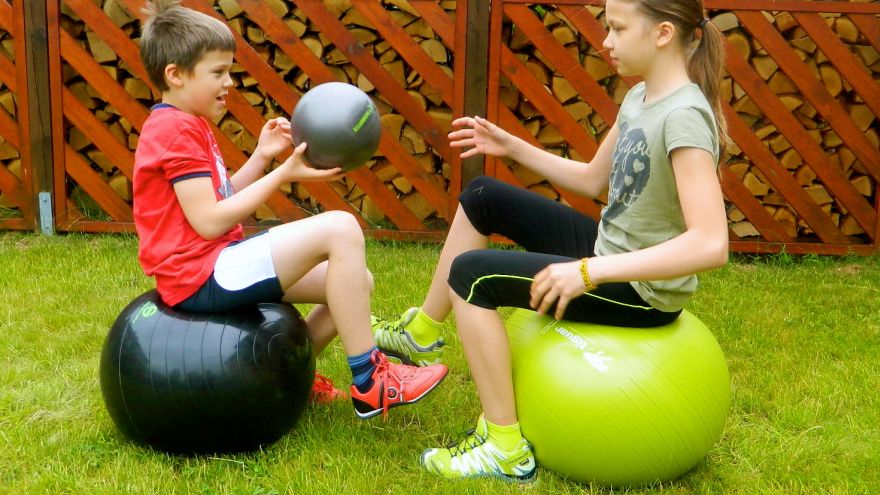 ćwiczenia dla dzieci Równowaga dla dzieci nie tylko z Fitball