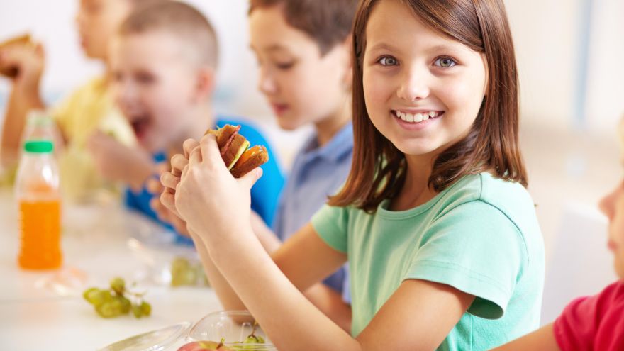 Zdrowe odżywianie dzieci Jadłospis ucznia – najchętniej wybieraną przekąską są drożdżówki