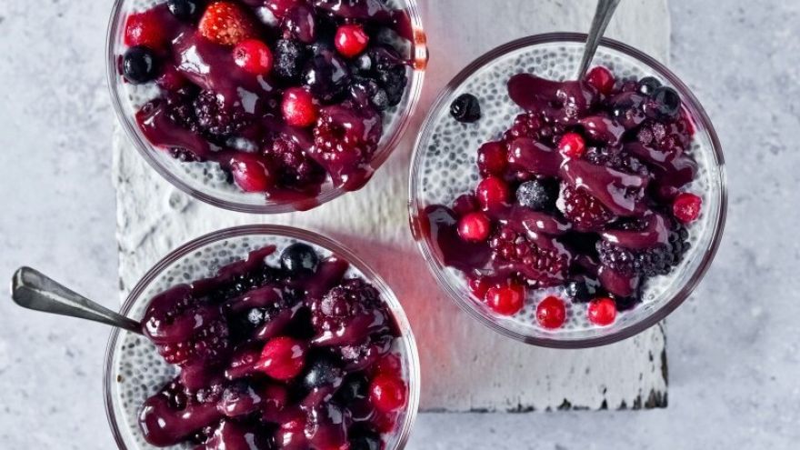 Dieta Przepis na owsiany pudding chia z kaszką i owocami – dla małych i dużych miłośników zdrowych przekąsek! 