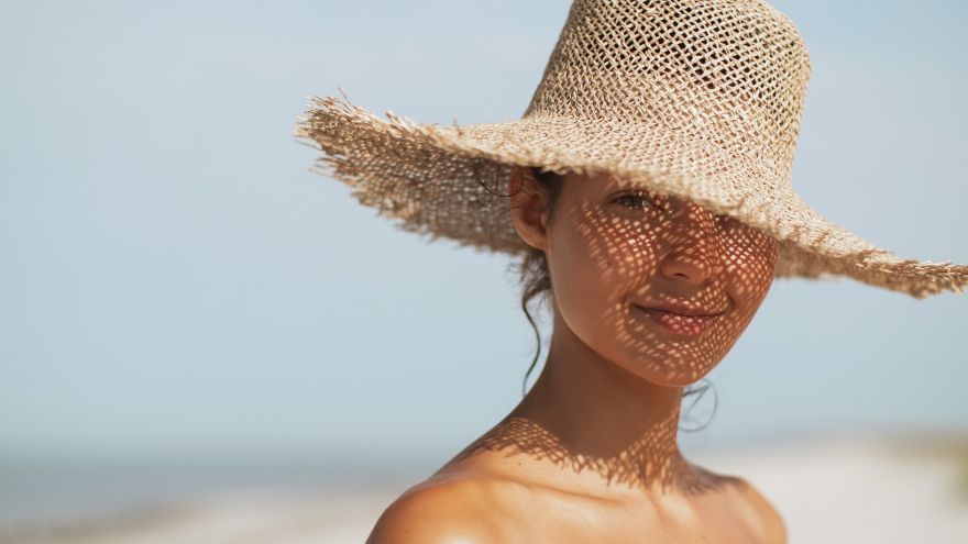 Urlop Twoja skóra po urlopie jest przesuszona? A może pojawiły się na niej przebarwienia lub trądzik? 
