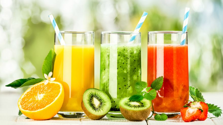 Soki owocowe Dr Katarzyną Stoś: sok nie zastępuje posiłku w diecie