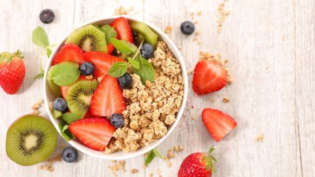 Lekko i pożywnie, czyli 3 pomysły na letnie śniadania