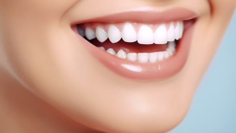 Wybielanie zębów w domu i w gabinecie - co warto wiedzieć?