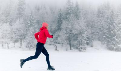 W czym biegać zimą? Utrzymaj formę i zdrowie