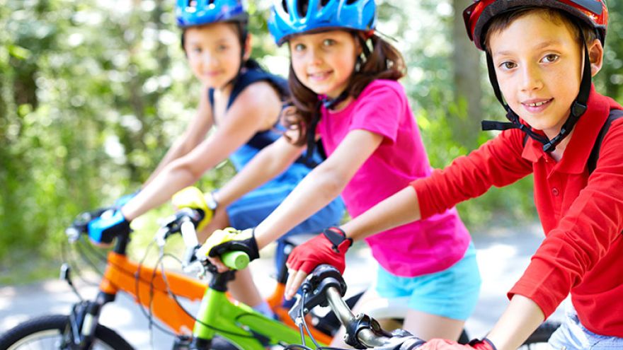 Aktywność dziecka Psycholog dziecięca: Czy wiesz, ile ruchu potrzebuje Twoje dziecko każdego dnia?