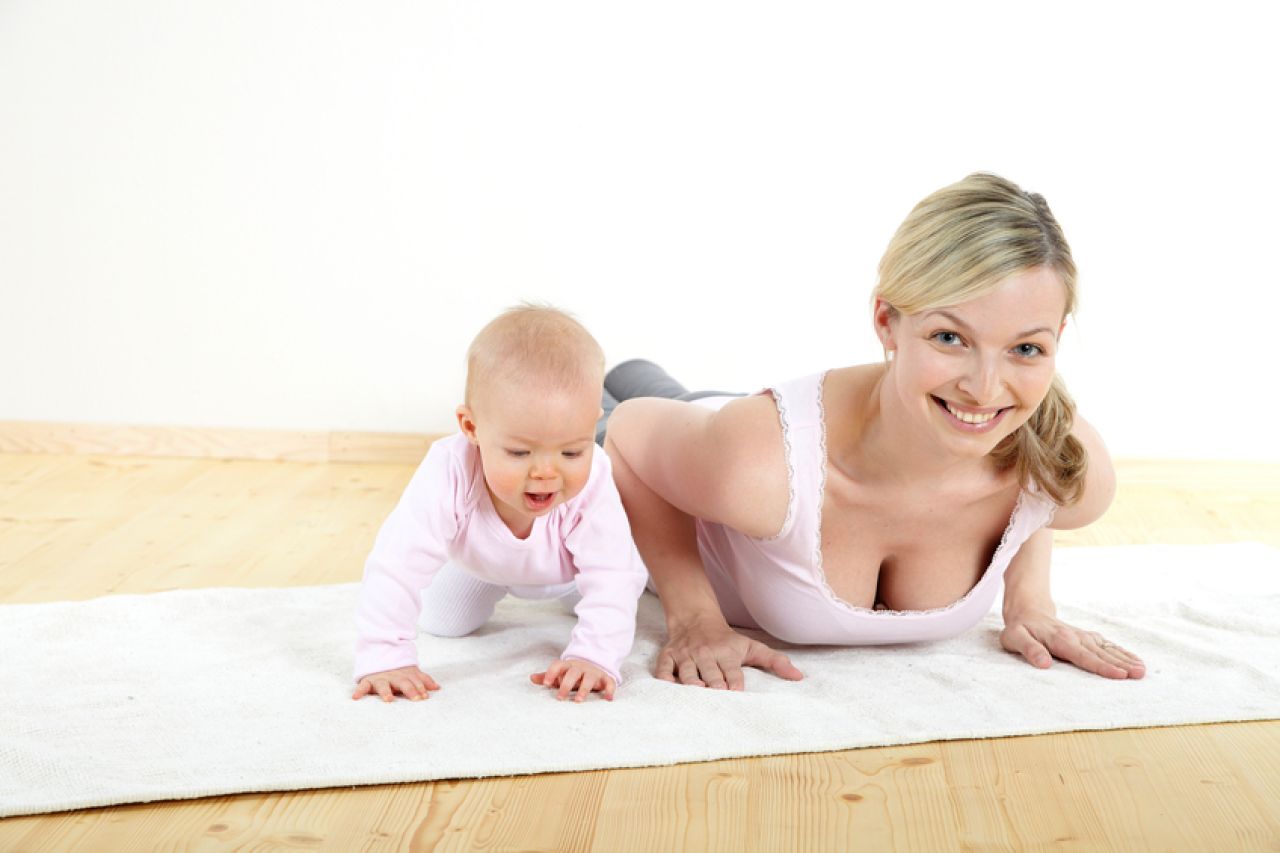 Pilates dla mam – ćwiczenia na płaski brzuch po porodzie! 