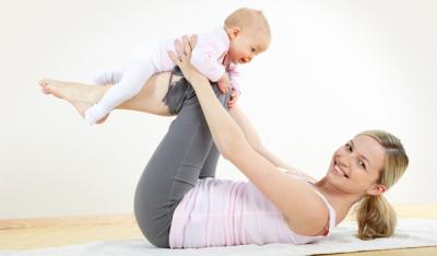 Pilates dla mam – ćwiczenia na płaski brzuch po porodzie!