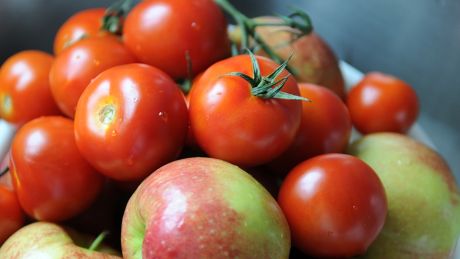 Ulubione warzywa i owoce Polaków - Pomidory i jabłka na czele