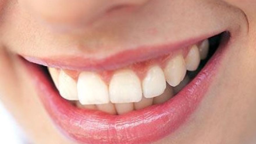 Białe zęby Zdrowy uśmiech zależy od wieku