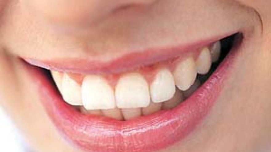 Nadwrażliwość zębów Dowiedz się więcej na temat nadwrażliwości zębów