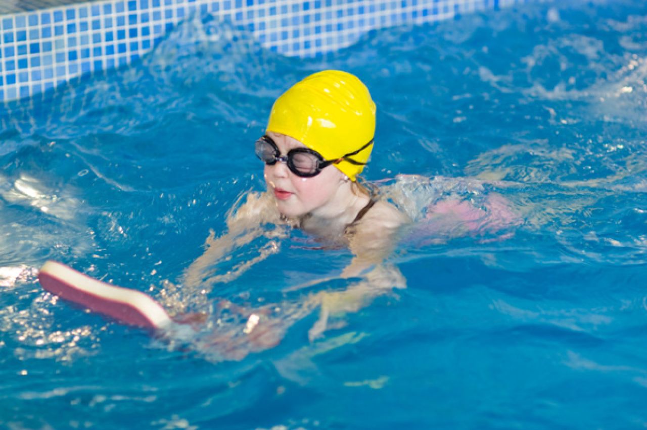 Pływanie służy dziecku