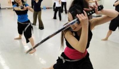 Kobiety ćwiczą fitness niczym samuraje!