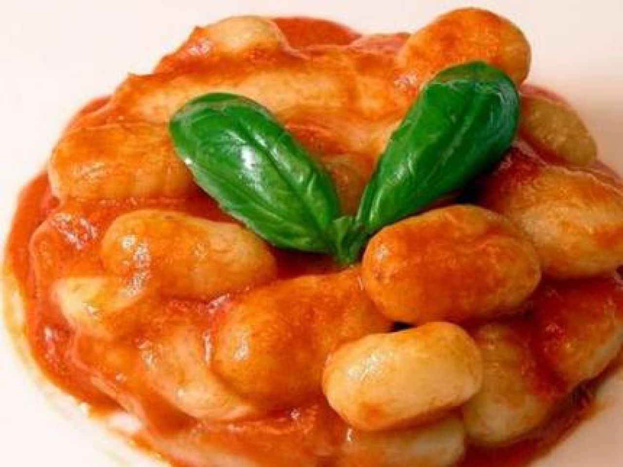 Gnocchi z pomidorami, bazylią i mozzarellą