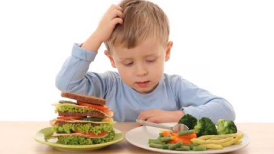 Niezdrowa żywność Konserwanty  z żywności powodują ADHD