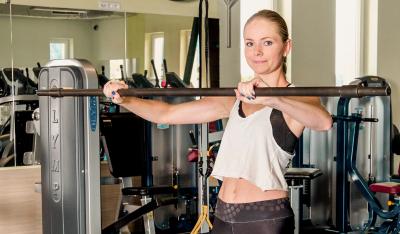 Siłownia – jak ćwiczyć, by nie skończyć w gabinecie ortopedy