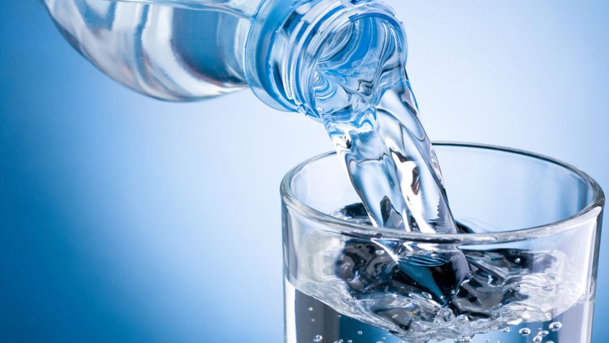 Picie wody Woda - najważniejsza dla naszego organizmu