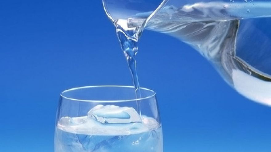 Picie wody Jak nawodnić organizm w upały?