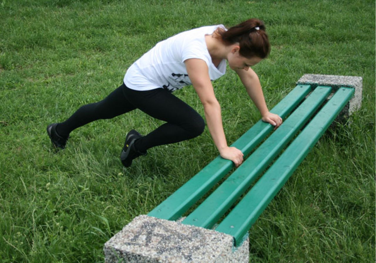 Ćwiczenia fitness w parku