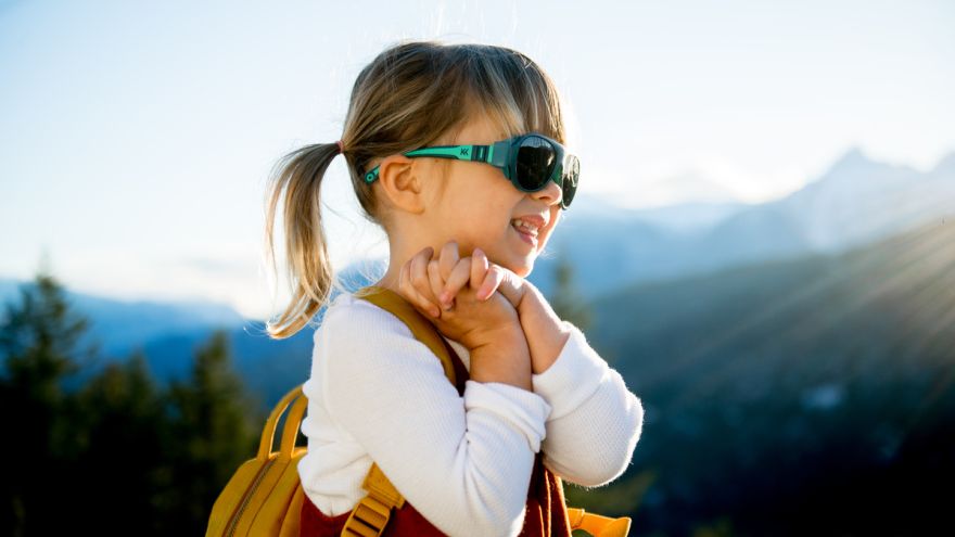 Dziecko Okulary przeciwsłoneczne dla dzieci - dlaczego nie warto kupować ich w sieciówkach