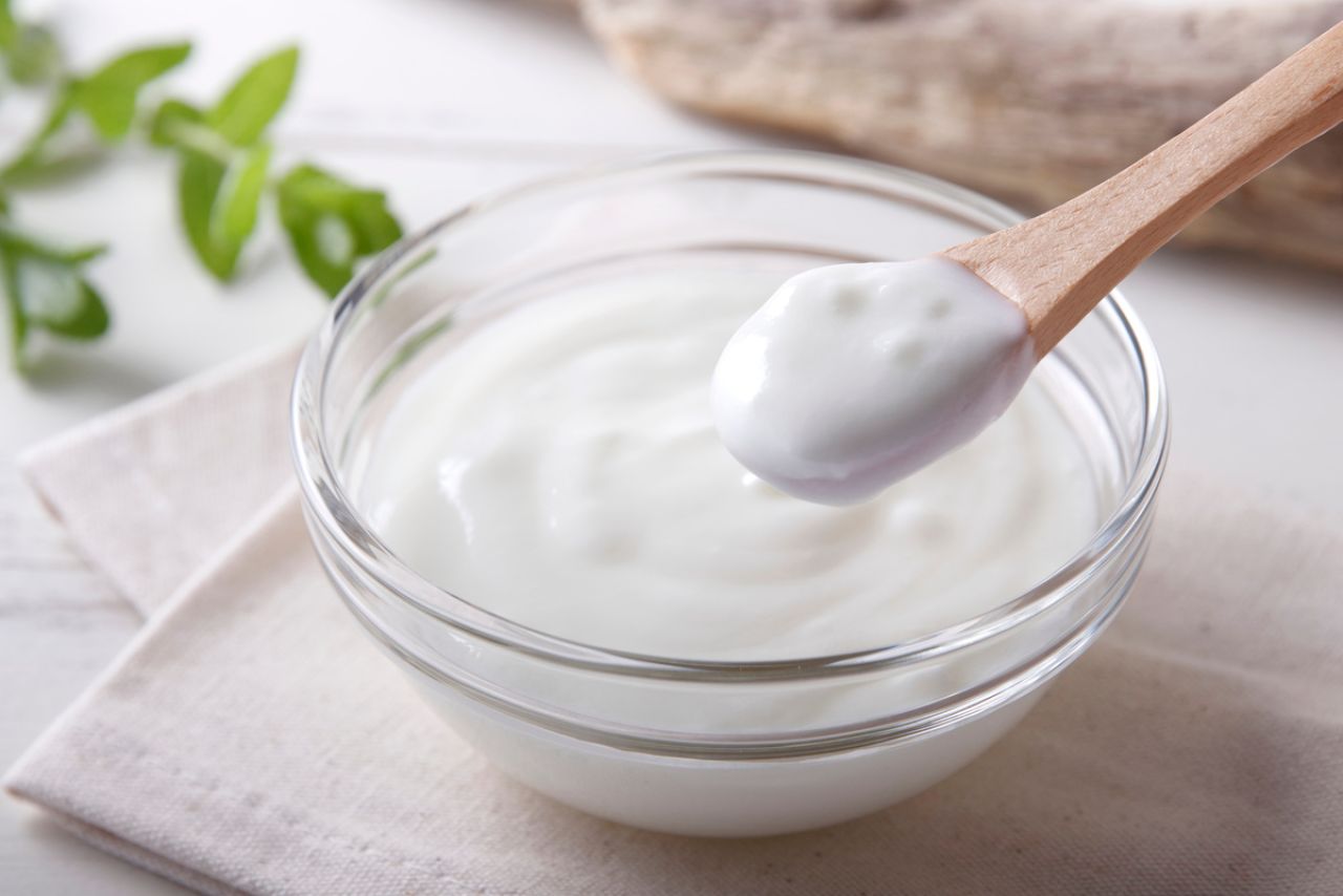 Jogurt bez laktozy – dla kogo jest przeznaczony?