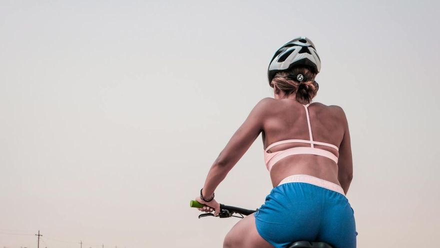 Trening Jazda na rowerze a cellulit: jak pozbyć się "pomarańczowej skórki"?