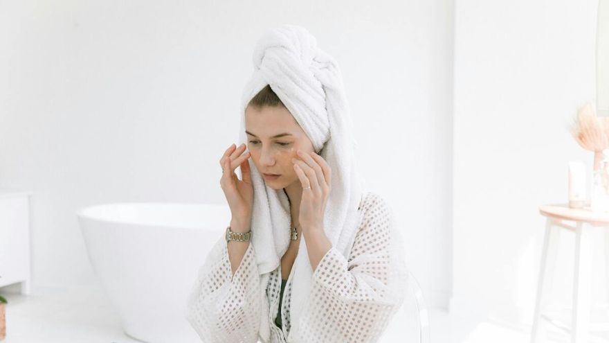 Uroda Domowa pielęgnacja twarzy — dlaczego jest tak ważna?