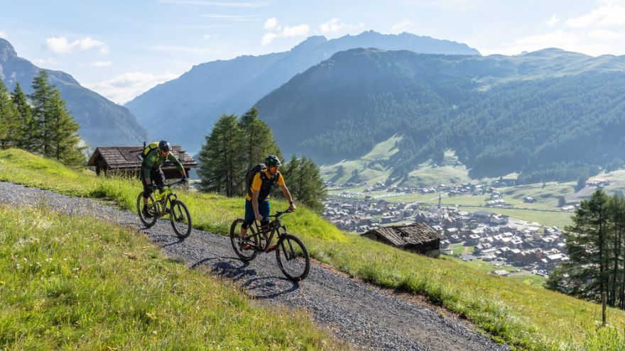 Aktualności Pomysł na Aktywne Wakacje: Na Rower w Alpy!