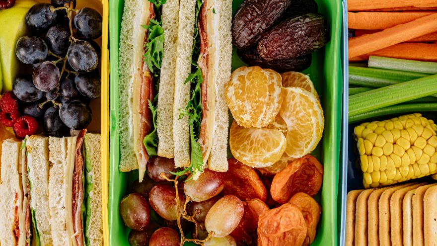 Lunchbox Zdrowe śniadanie do szkoły: jak powinien wyglądać lunchbox Twojego dziecka?