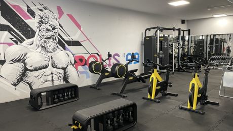 Polis 99: Nowoczesne studio fitness pod Krakowem - innowacyjna przestrzeń na minimalnej powierzchni