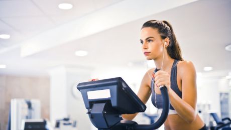 Trening siłowy vs. cardio: co wybrać, by osiągnąć swoje cele?