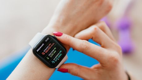 Jak technologia zmienia sposób, w jaki trenujemy: od aplikacji po urządzenia wearable