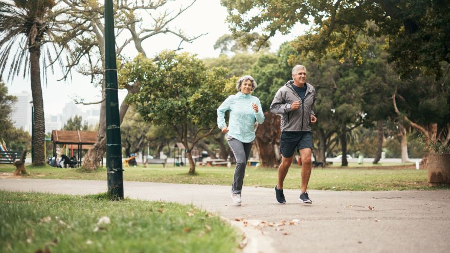 Długowieczność Ruch to eliksir młodości? Jak aktywność fizyczna wpływa na długowieczność i młody wygląd – spojrzenie eksperckie