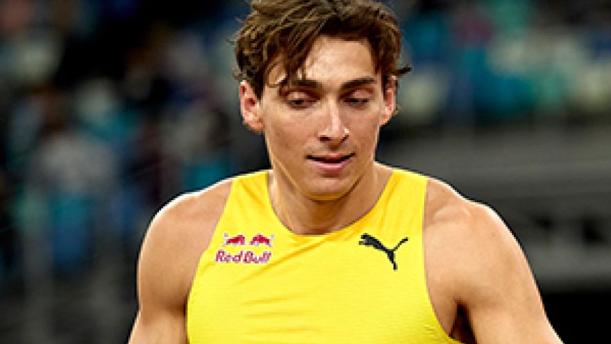 Fit light Armand Duplantis pobił rekord świata w skoku o tyczce – 6,30 m na mistrzostwach świata w Tokio