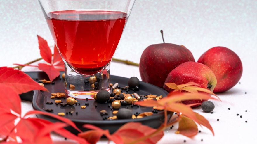 Wellness Kawa z masłem, ocet jabłkowy, morsowanie – które popularne biohacki mają potwierdzenie w badaniach naukowych