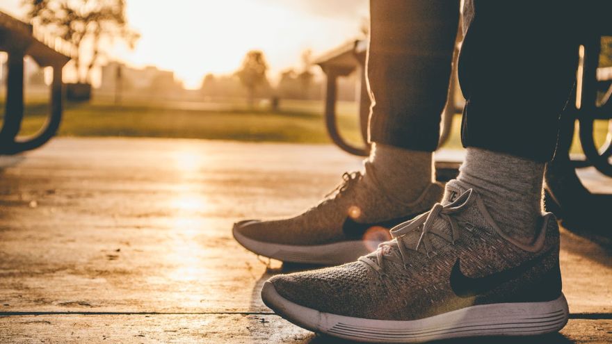 Ćwiczenia Bieganie jesienią – o czym pamiętać, by trening był bezpieczny i skuteczny