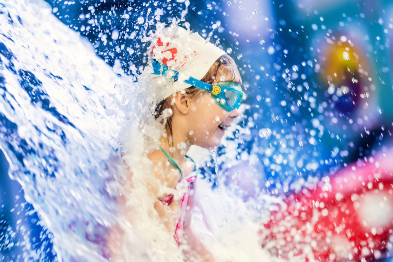Dlaczego warto nauczyć dziecko pływać?