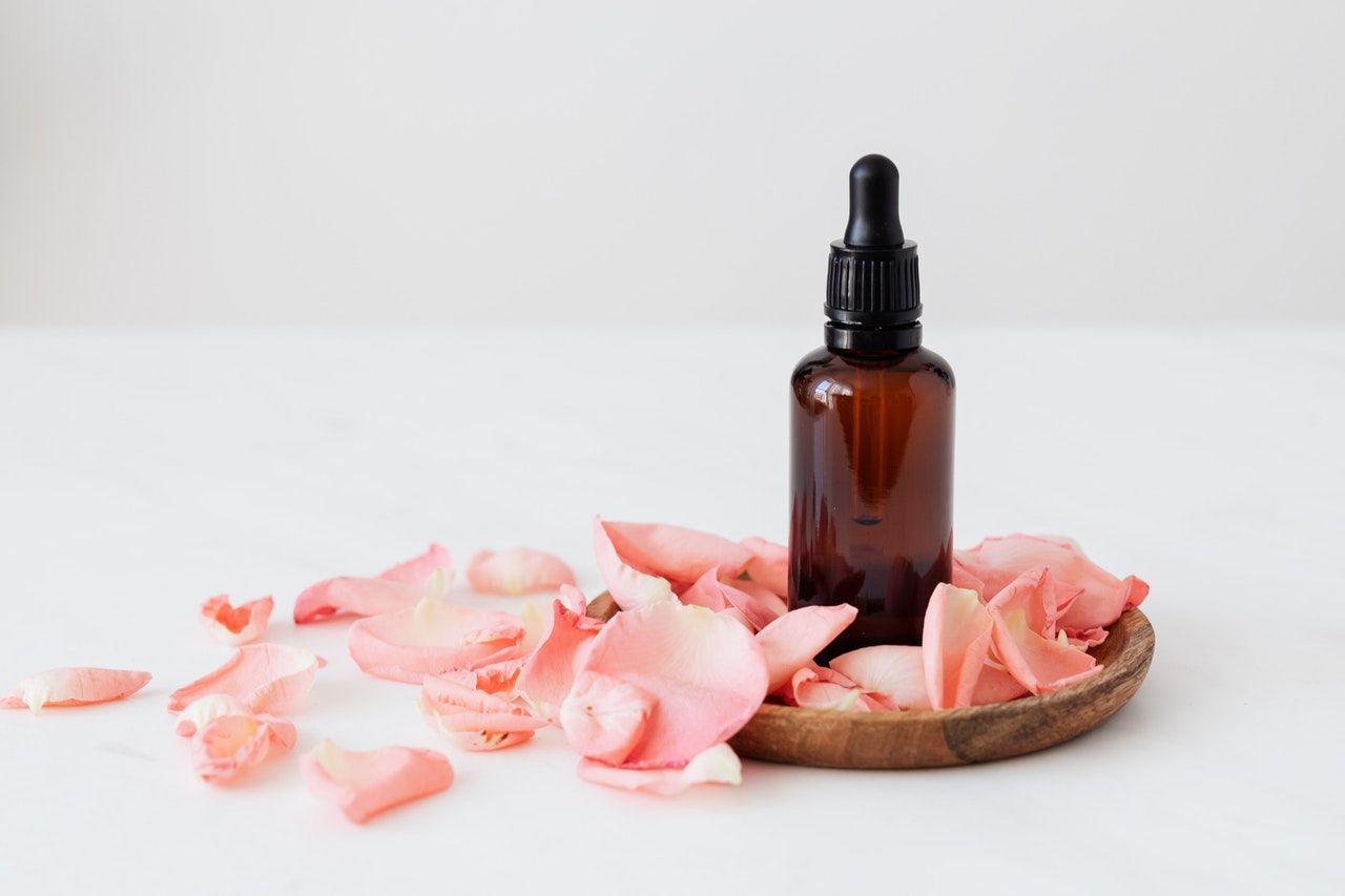 Olejki zapachowe - jak używać by poprawić sobie nastrój 