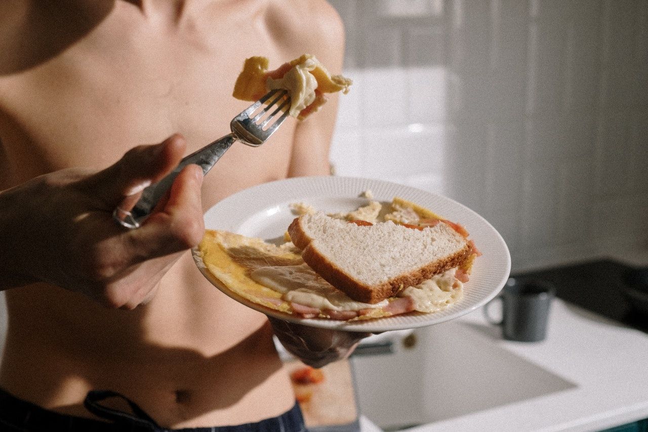 Jedz obfite śniadania, a schudniesz
