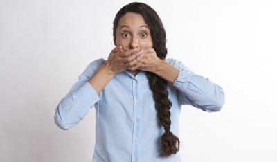 Nieprzyjemny zapach z ust – poznaj przyczyny i rodzaje tej dolegliwości