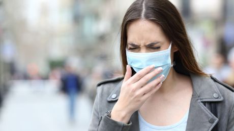 Nie tylko COVID. Jak smog, maseczki i „chore budynki” działają na układ oddechowy?