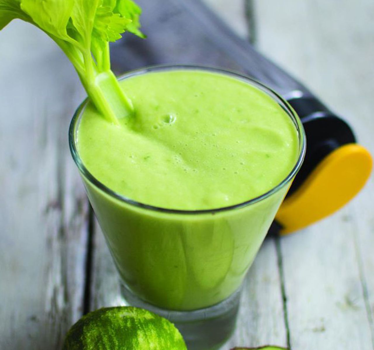 Smoothie z selera i avocado