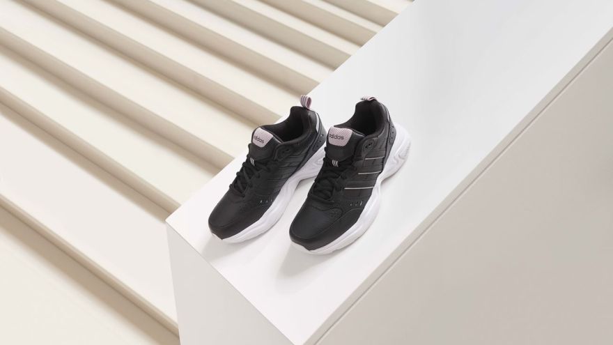 Adidas ADIDAS - Klasyczne i nowoczesne obuwie