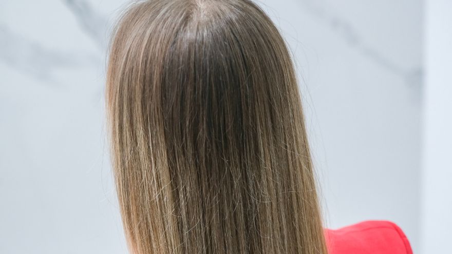 Włosy Dietą można wzmacniać i osłabiać włosy. 3 rzeczy, o których warto wiedzieć