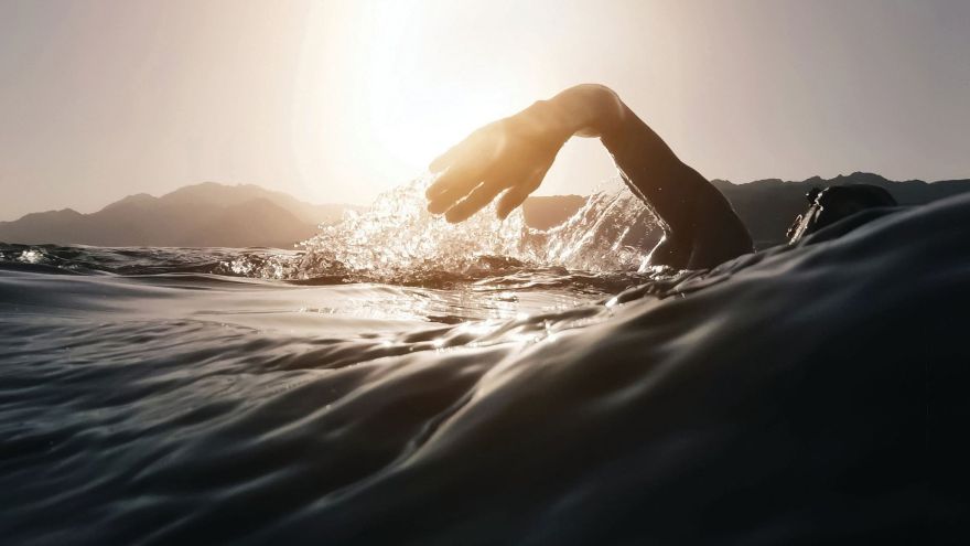 Pływanie 5 prostych zasad pielęgnacji skóry dla miłośników pływania