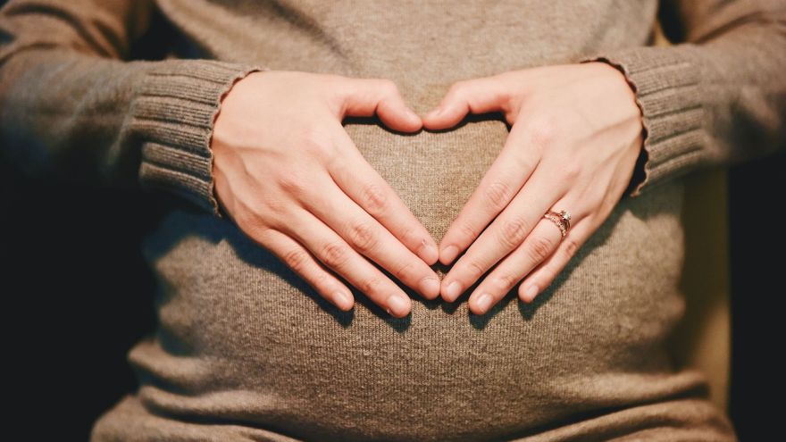 Kobieta Aktywność fizyczna u kobiet spodziewających się dziecka łagodzi dolegliwości ciążowe 