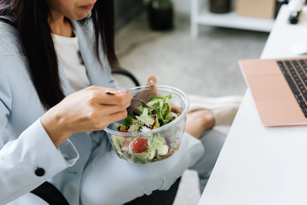 Jedzenie do biura - jak komponować zdrowe i smaczne posiłki?